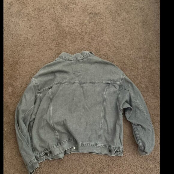 Men’s  Levi’s Stay Loose Denim Trucker Jacket - Picture 2 of 3